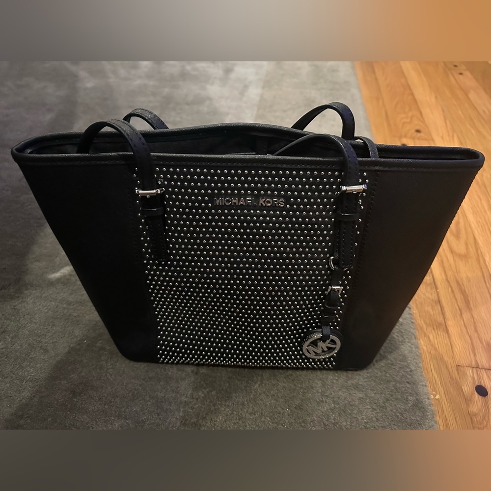 Michael Kors purse in great conditions